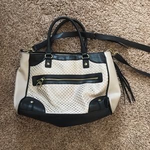 Steve Madden Nude & Black purse